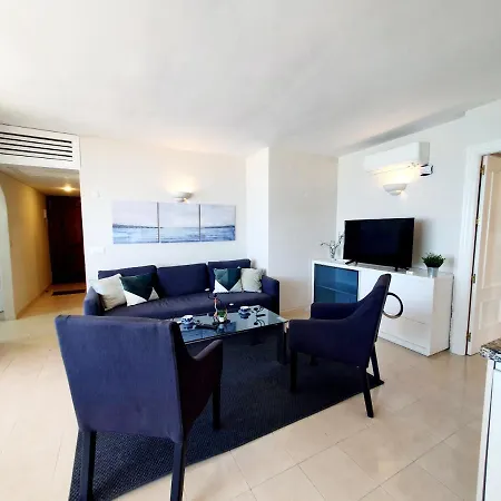 Marina Tower Apartment *