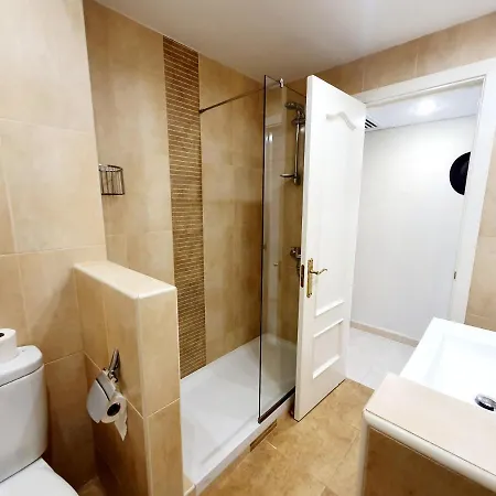 Marina Tower Апартаменти *