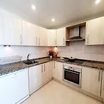 Marina Tower Apartman *